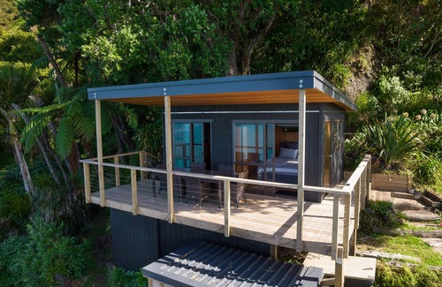 Totara North House | 'KIWI LODGE' - a beautiful, secluded rustic cabin