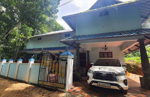 Ettumanoor House | Kizhakkechirayil Homestays, a remote space for the best getaway.