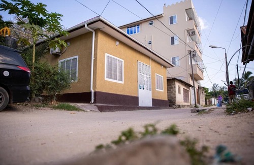 Stone Town House | KKJ House - 3-Bedroom Home in the Heart of Zanzibar, close to Stone Town!