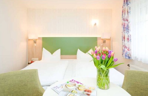 Neuensien Apartment | Kleines Doppelzimmer - Ferienzimmer und -wohnungen mit Seeblick