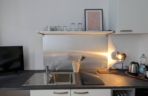 Pforzheim Apartment | Kleines Studio mit Küchenzeile und Bad, Zentral, Barrierefrei