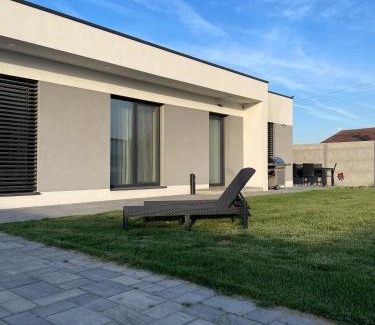 Dunajska Luzna House | Klimatizovaný Apartmánový dom, s vírivkou, 1B