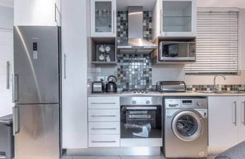 Greater Johannesburg Metropolitan Area Apartment | KMG Apartments at The Apex - Apartment with Balcony