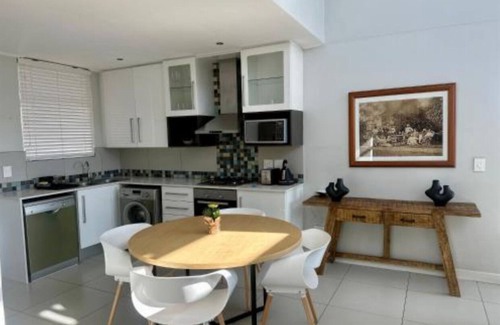 Greater Johannesburg Metropolitan Area Apartment | KMG Apartments at The Apex - Two-Bedroom Superior Corner Apartment