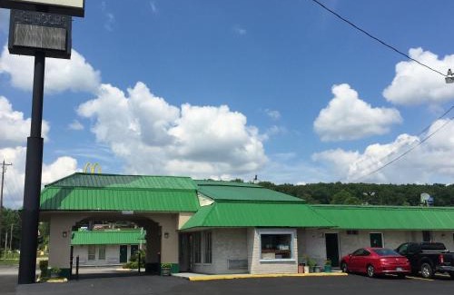 Hurricane Mills Hotel | Knights Inn Hurricane Mills