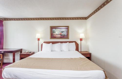 Hurricane Mills Hotel | Knights Inn Hurricane Mills