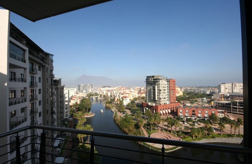 Century City Apartment | Knightsbridge 902E by CTHA
