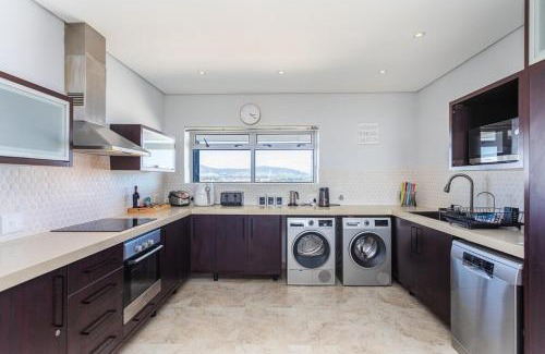 Century City Apartment | Knightsbridge 902E by CTHA
