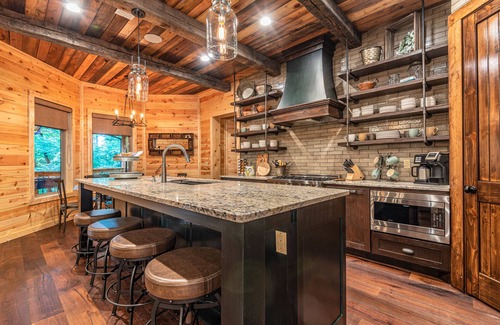 Golden Cabin | KNOLL CREEK offers luxury in a creekside setting, 6 Bedrooms- Sleeps 19