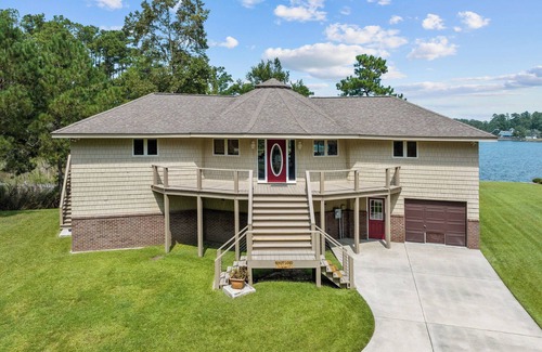 Oriental House | Knot Lost with gorgeous water views