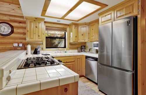 Patton Cabin | Knotty and Nice Big Bear- Hot Tub- Lakeside Log Cabin