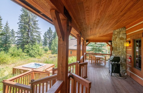 Tamarack Ski Chalet | Knotty By Nature - Classic Chalet|Private Hot Tub, Wood Fireplace