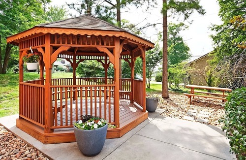 Ashley Oaks Hotel | Knoxville Adventure! 4 FIDO-friendly Units with FREE Parking & Private Kitchen!