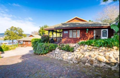 Knysna Ski Chalet | Knysna River Club Getaways - Luxury waterfront chalets