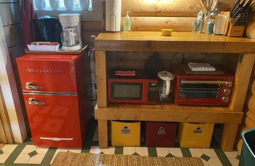 Bear Creek Cabin | Kobuk’s Kabin - Cozy and Dog-Friendly