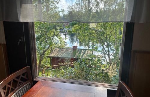 Oravi House | Kodikas rantatalo Oravin kanavan varrella