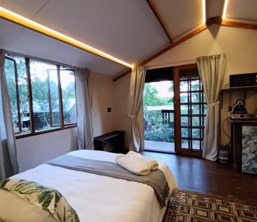 Hartbeespoort Cabin | Koinonia Bush Lodge