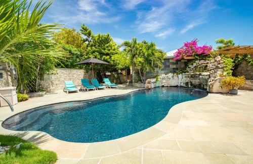 Venetian Road Settlement House | Kokomo Premium King - King Cottage