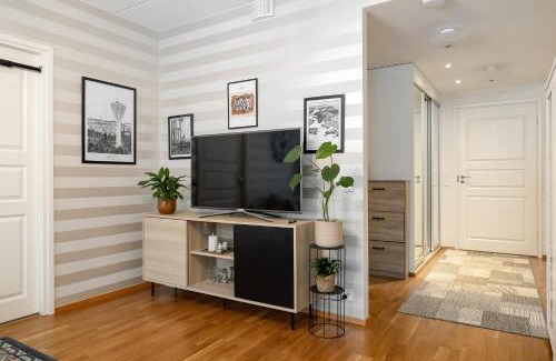 Lahti Apartment | Kokonainen huoneisto 73m2 keskeisellä sijainnilla, ilmainen parkkipaikka