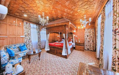 Dal Lake Hotel | Kolu Group Of Houseboats