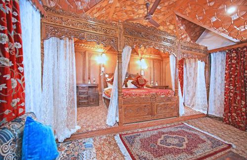 Dal Lake Hotel | Kolu Group Of Houseboats