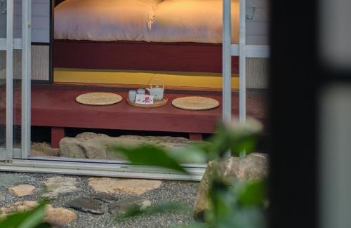 Komatsu Hotel | Komado ベンガラ