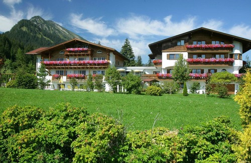 Tannheim Apartment | Komfort Doppelzimmer Akelei - Landhaus Sammer