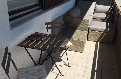 Weißachen Apartment | Komfort-Ferienwohnung bis 2 Personen. Wohn/Esszimmer, 1 Schlafzimmer, Südbalkon