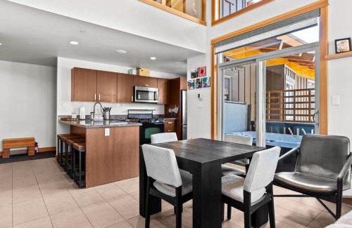 Sun Peaks Cabin | Kookaburra Lodge #401 By Bear Country