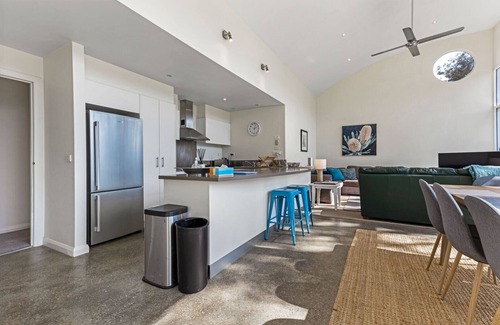 Banksia Peninsula House | Kookaburras - Peace and quiet with private jetty in natural surrounds