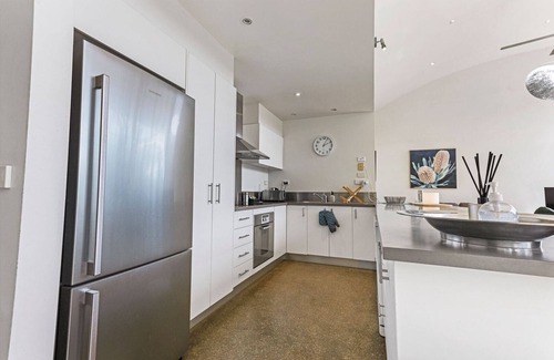 Banksia Peninsula House | Kookaburras - Peace and quiet with private jetty in natural surrounds