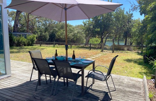 Banksia Peninsula House | Kookaburras - Peace and quiet with private jetty in natural surrounds
