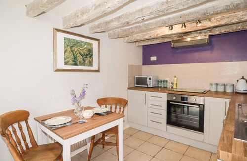 Brecon Cottage | KOOKY COTTAGE, pet friendly, with open fire in Brecon