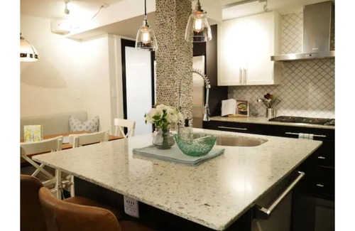 Kitsilano Apartment | Kool Kits! Family-run and close to UBC, Downtown and Vancouver’s nature.