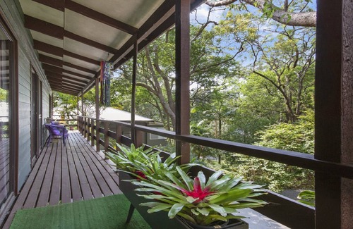 Pearl Beach House | Koorawatha by HolidayCo.