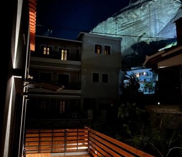 Kalambaka Villa | Korifes Meteora lithari 01