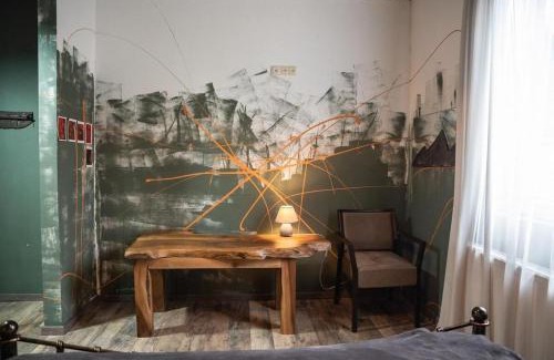 Bagvdanari Villa | Korte Hotel Sleeps 14 with Courtyard