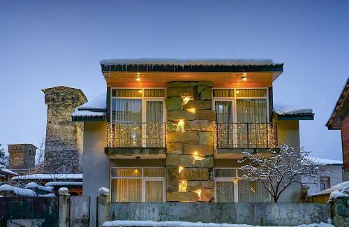 Bagvdanari Villa | Korte Hotel Sleeps 14 with Courtyard