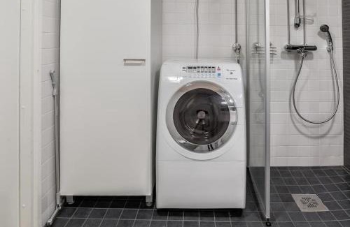 Keskinen District Apartment | Kotimaailma - Avara ja valoisa kolmio saunalla lähellä Helsingin keskustaa
