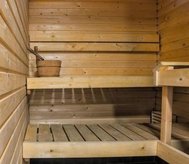 Keskinen District Apartment | Kotimaailma - Avara ja valoisa kolmio saunalla lähellä Helsingin keskustaa