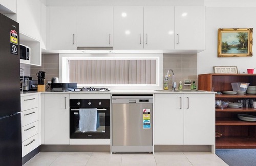 Austral House | KozyGuru | Austral | Convenient 4 x Ensuite House