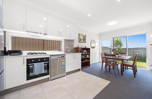 Austral House | KozyGuru | Austral | Convenient 4 x Ensuite House