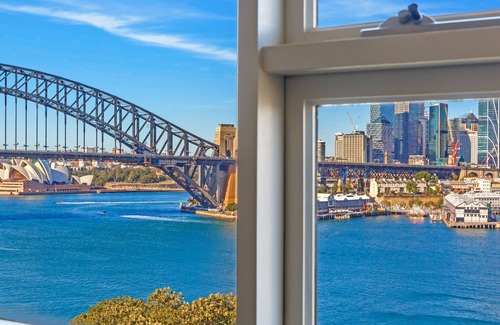 McMahons Point Apartment | KozyGuru | McMahons Point | Opera House View