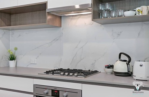 Waitara Apartment | KOZYGURU | Waitara | Kozy 2 Bed APT | Walk to Train Station | NWA008