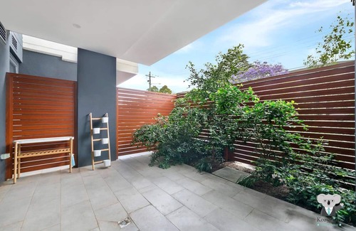 Waitara Apartment | KOZYGURU | Waitara | Kozy 2 Bed APT | Walk to Train Station | NWA008