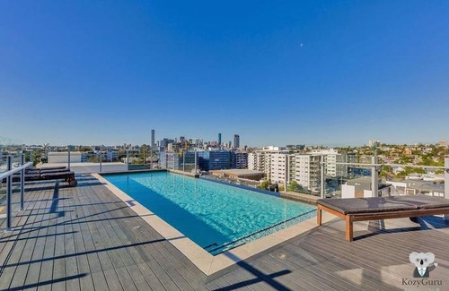 West End Apartment | Kozyguru West End 10 Mins To City 1 Bed Apt + Free Parking Qwe017