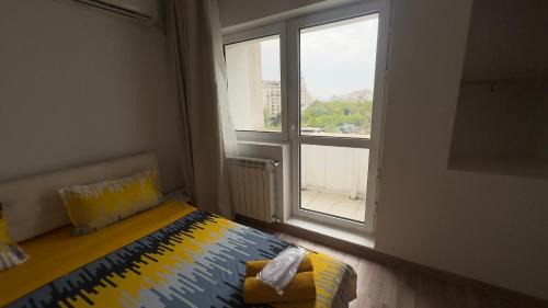 Bucharest Apartment | Kronos central retreat - Parliament view