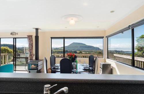 Omori House | Kuharua Lakeviews- Omori Holiday Home