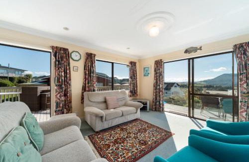 Omori House | Kuharua Lakeviews- Omori Holiday Home