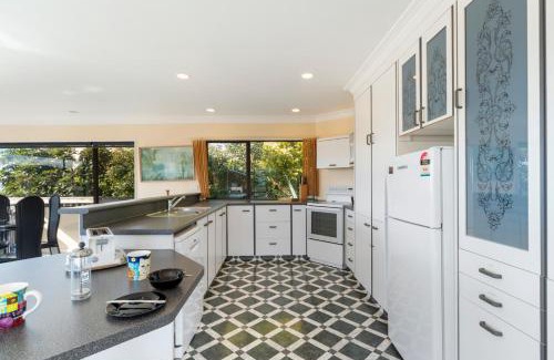 Omori House | Kuharua Lakeviews- Omori Holiday Home